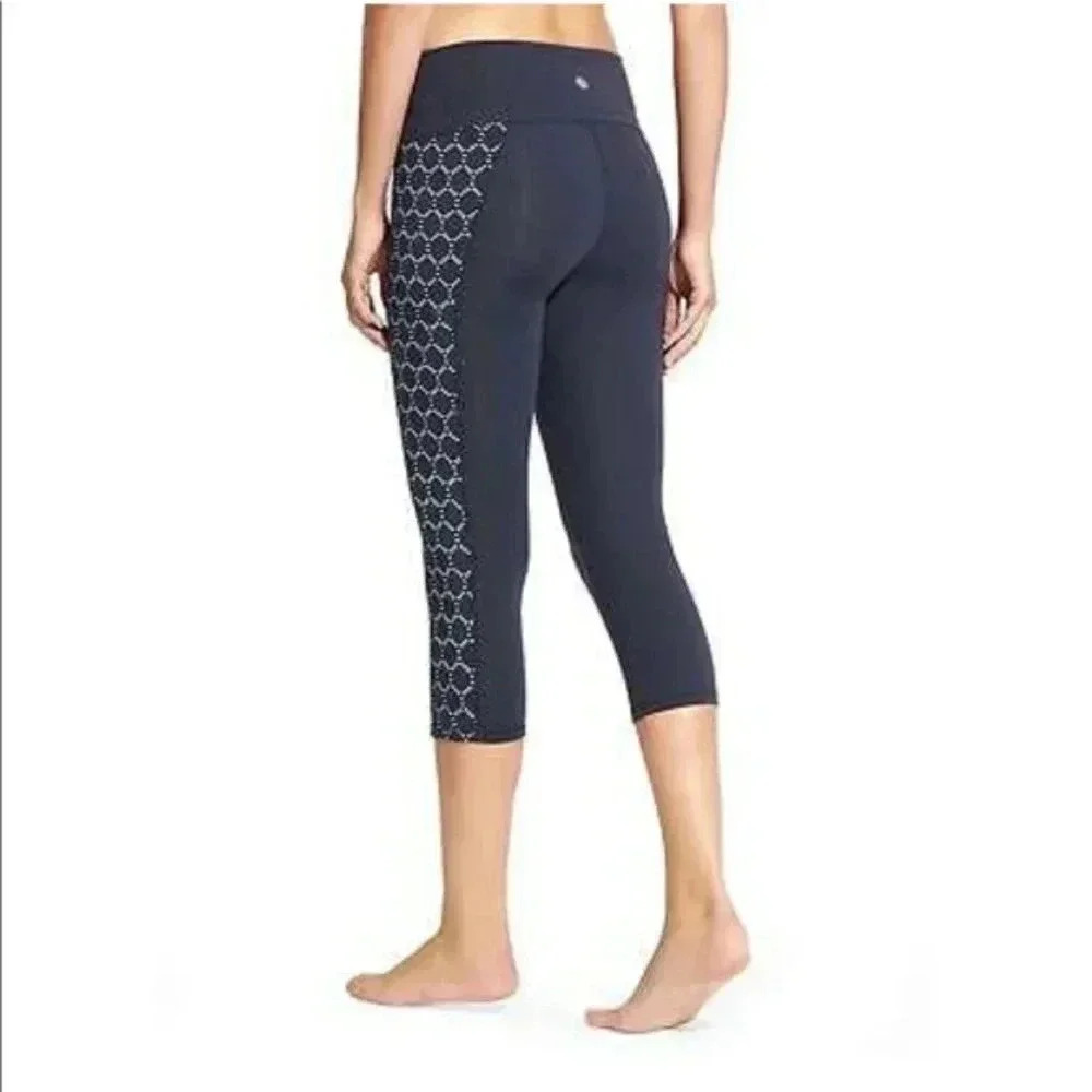 Athleta eyelet chaturaga crop pants Sz M 1C